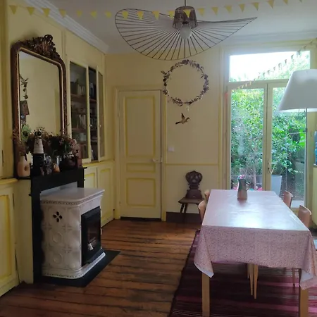 Jolie Maison En Bois Authentique *