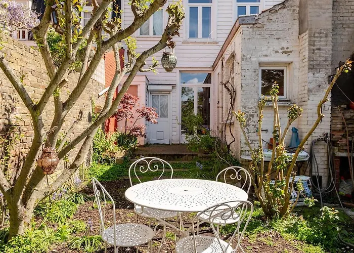 Holiday home Jolie Maison En Bois Authentique